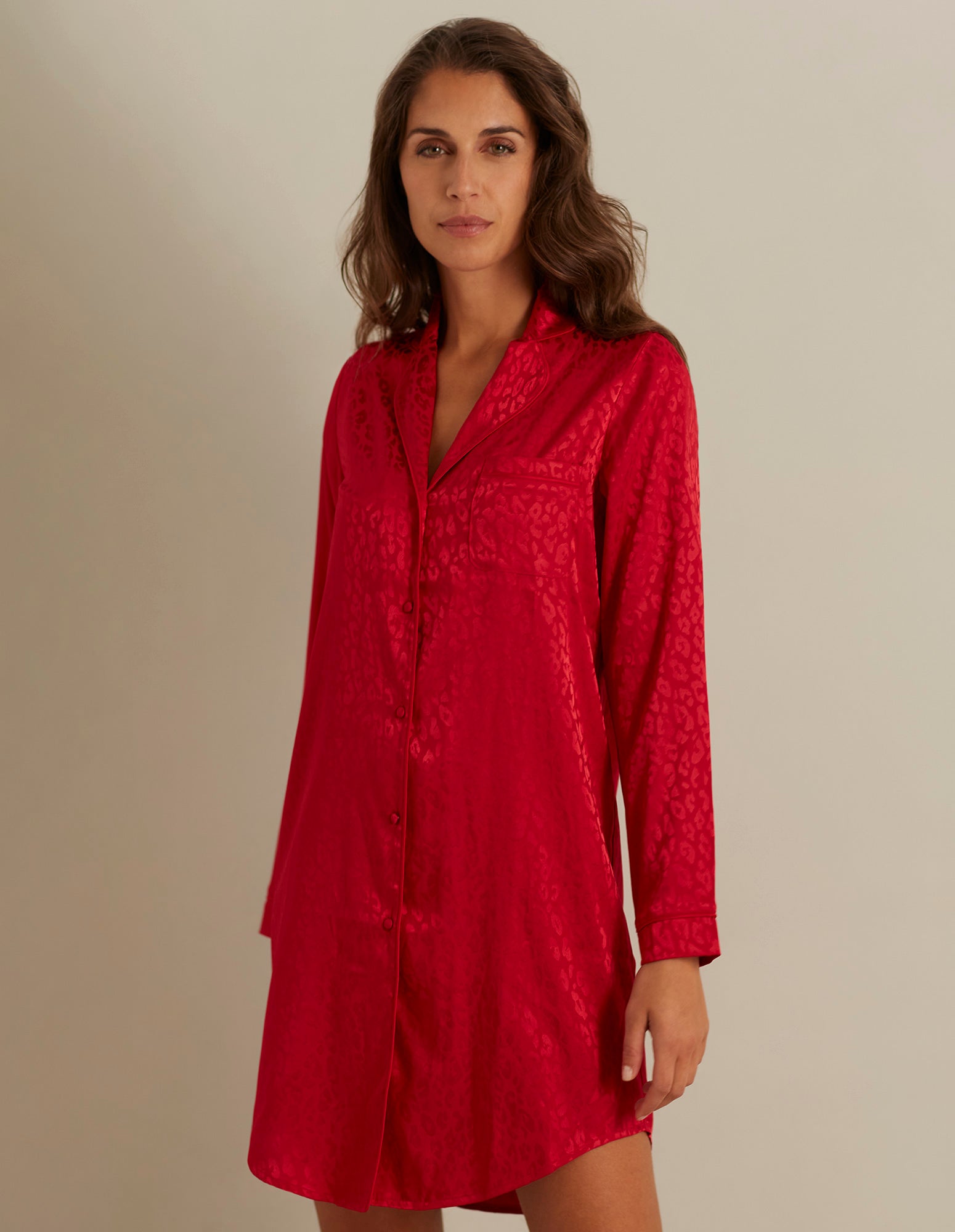 Red Leopard Woman Long-sleeve nightshirt