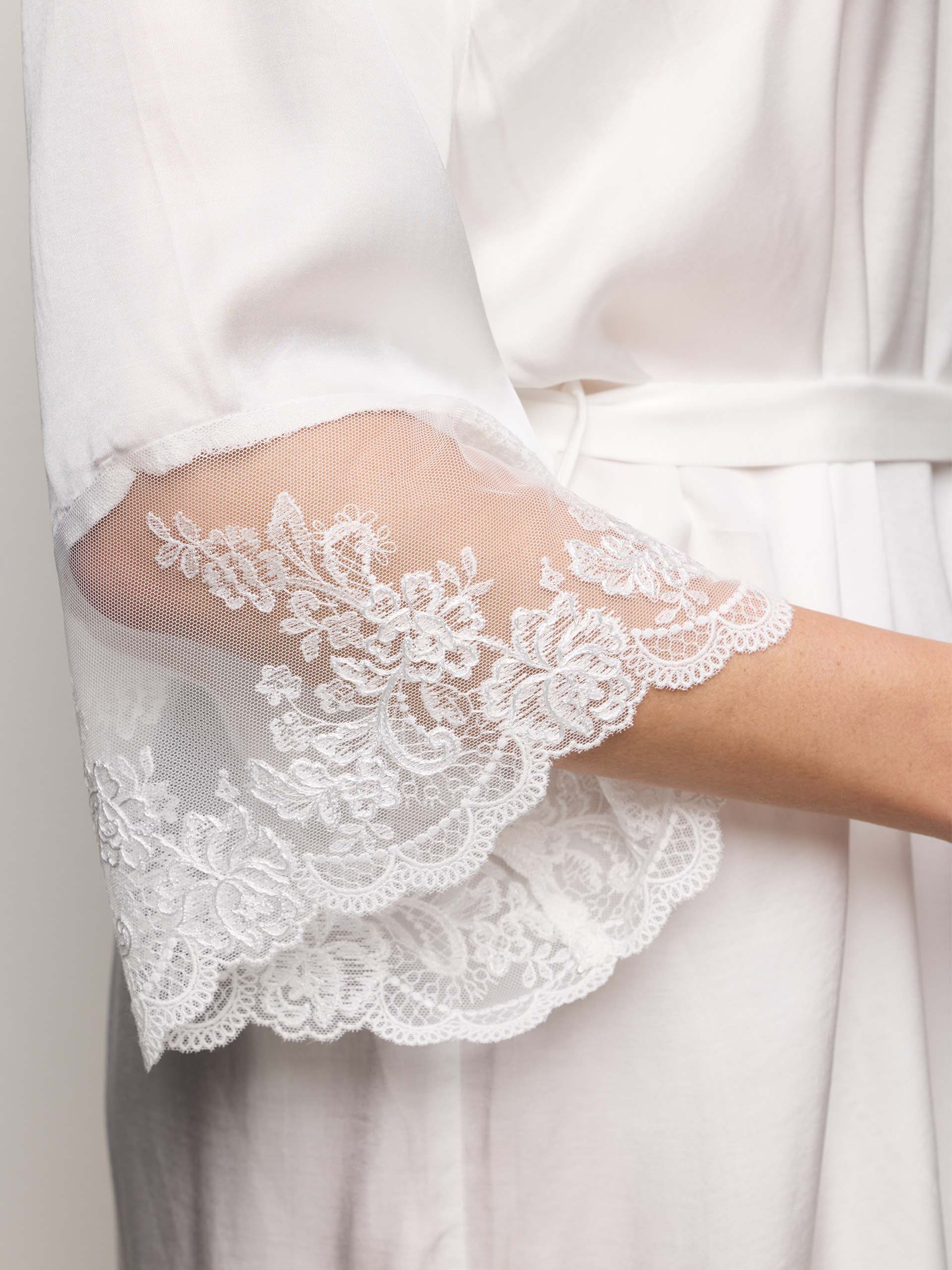 Dreamy Woman Kimonos