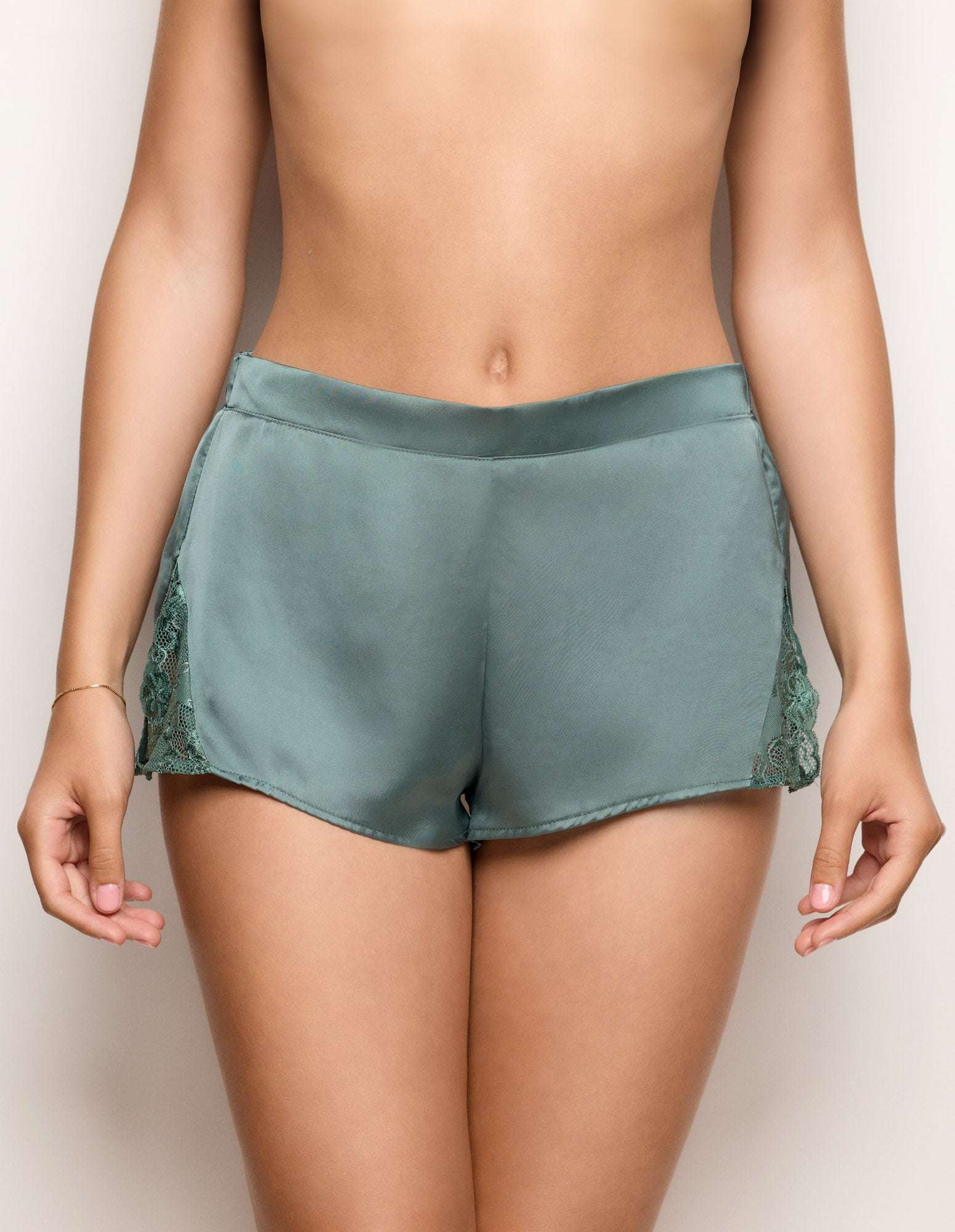 Primula Color Woman Shorts