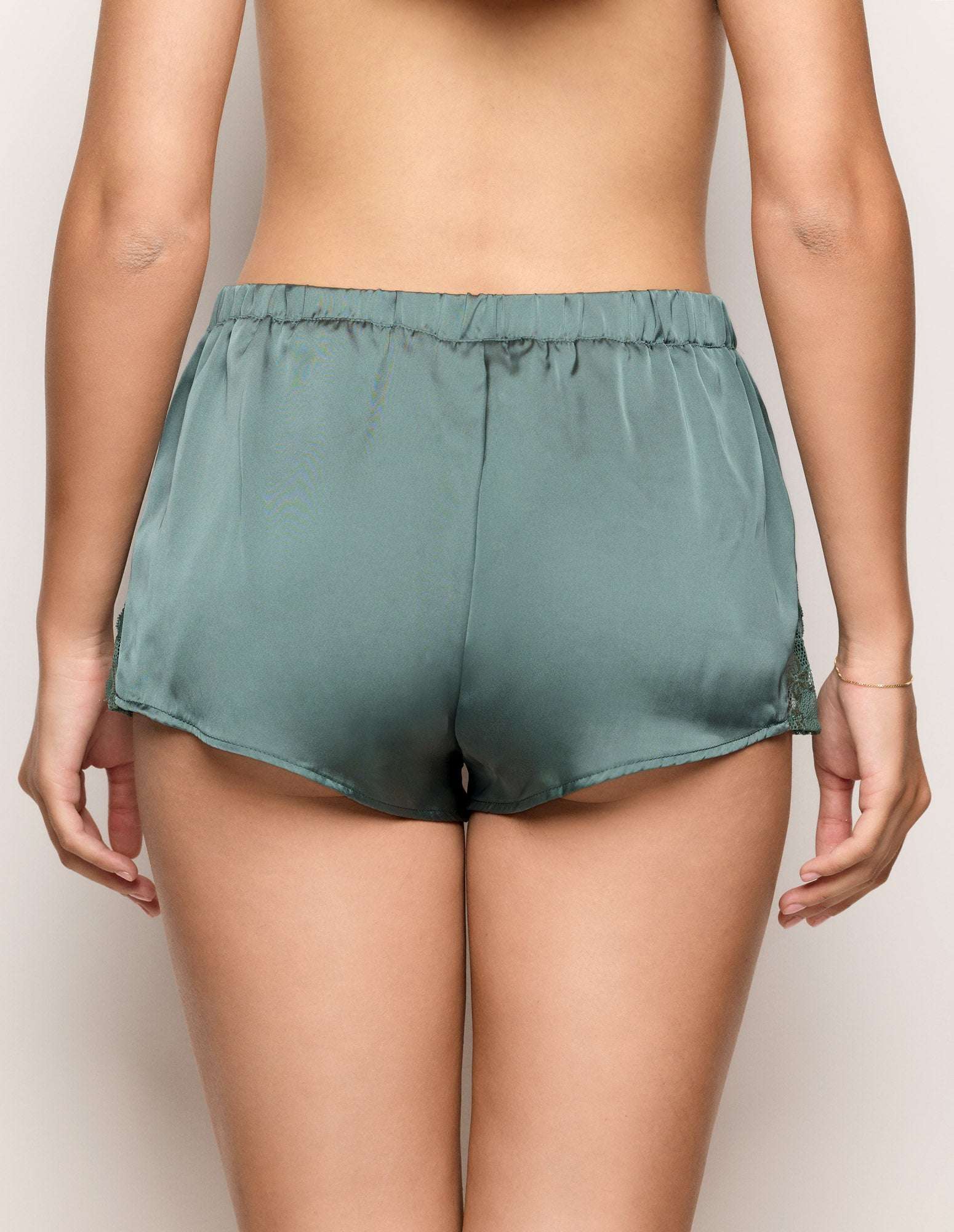 Primula Color Woman Shorts